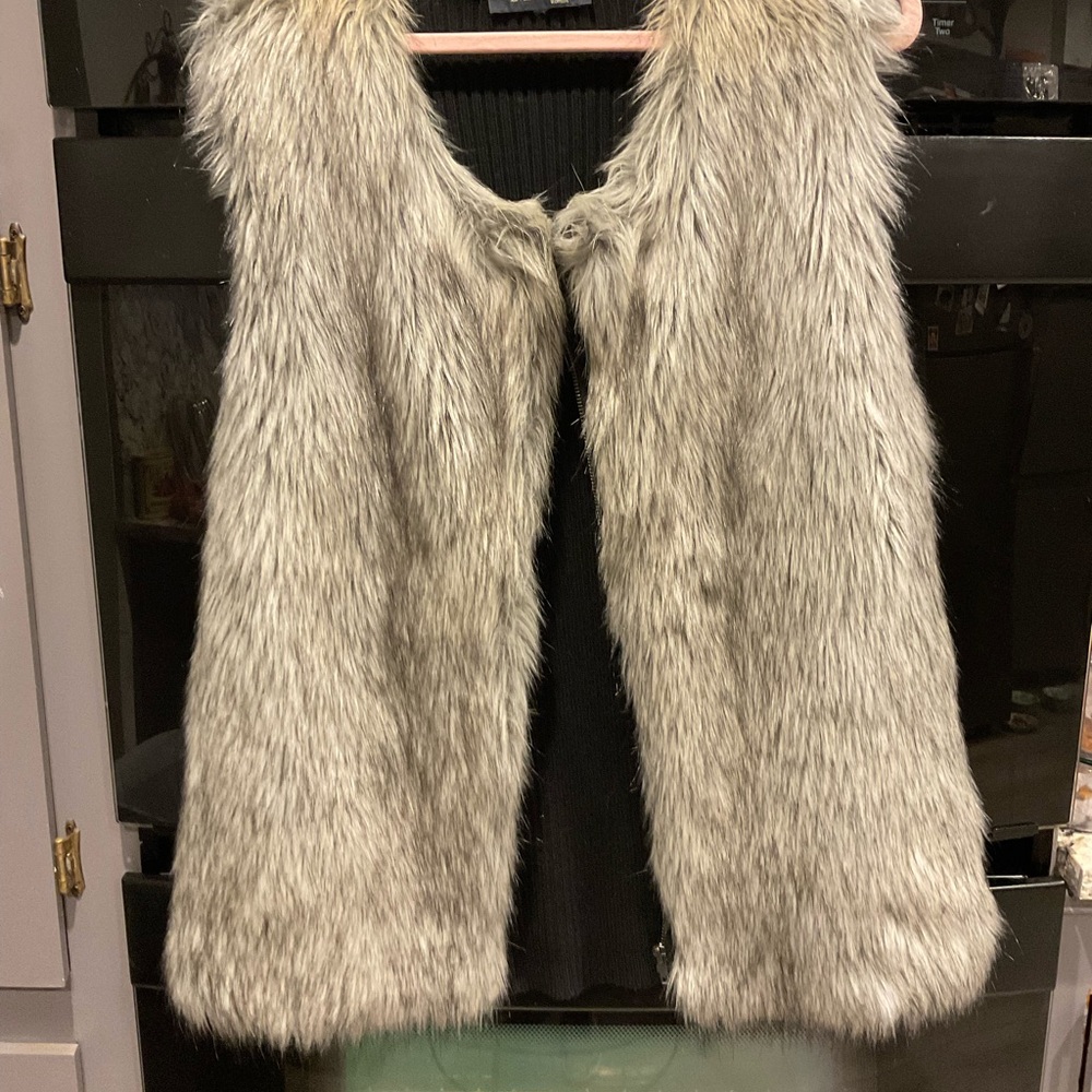 C-Evan Picone Silver Faux Fur Vest XL BOHO/HIPPIE STYLE ZIP UP FRONT